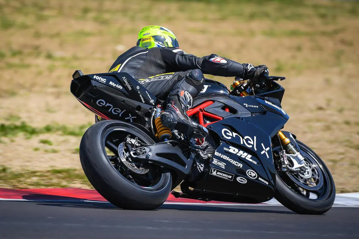 Energica Ego Kit Corsa Clienti: la MotoE per (quasi) tutti (5)