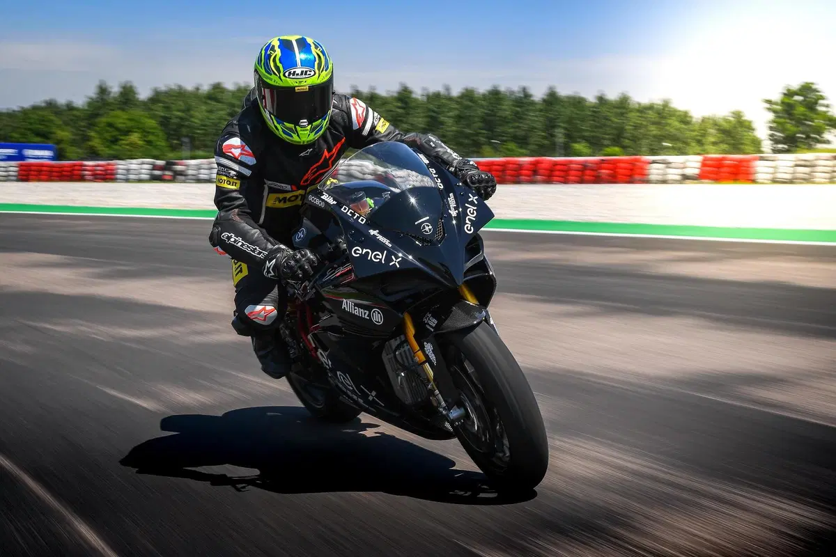 Energica Ego Kit Corsa Clienti: la MotoE per (quasi) tutti (6)