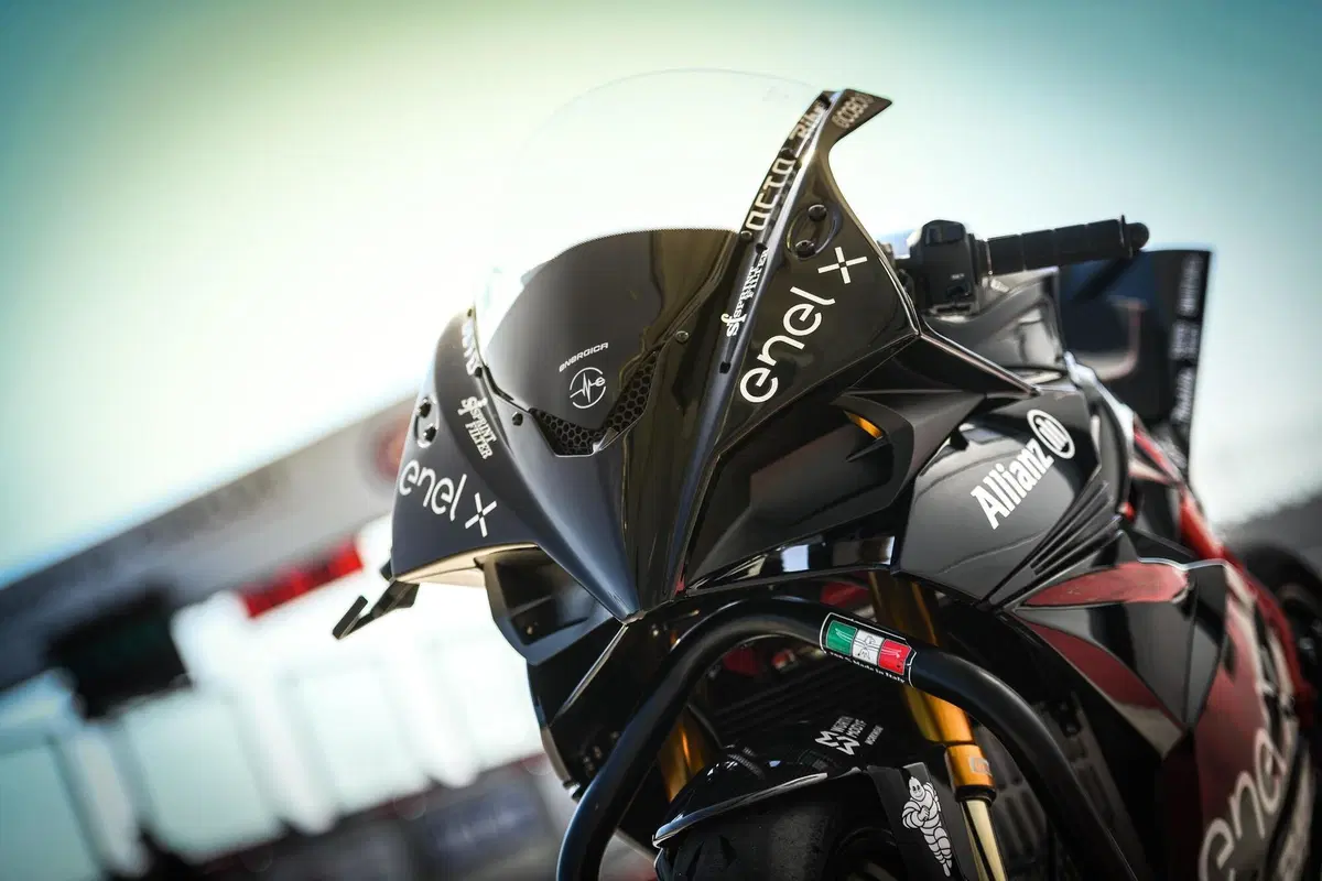 Energica Ego Kit Corsa Clienti: la MotoE per (quasi) tutti (7)