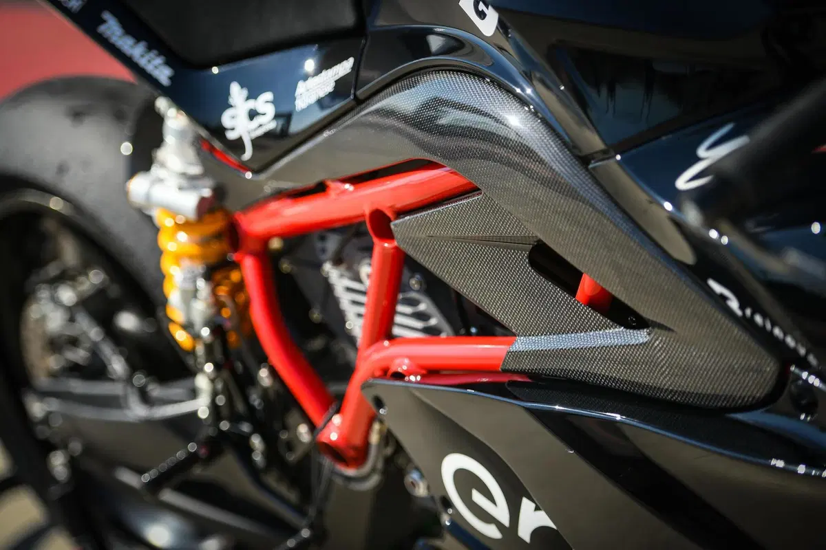 Energica Ego Kit Corsa Clienti: la MotoE per (quasi) tutti (13)