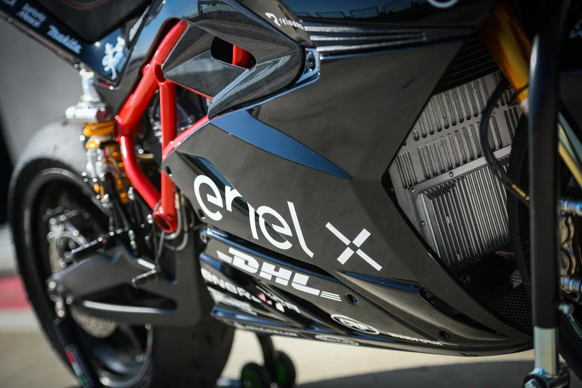 Energica Ego Kit Corsa Clienti: la MotoE per (quasi) tutti (10)
