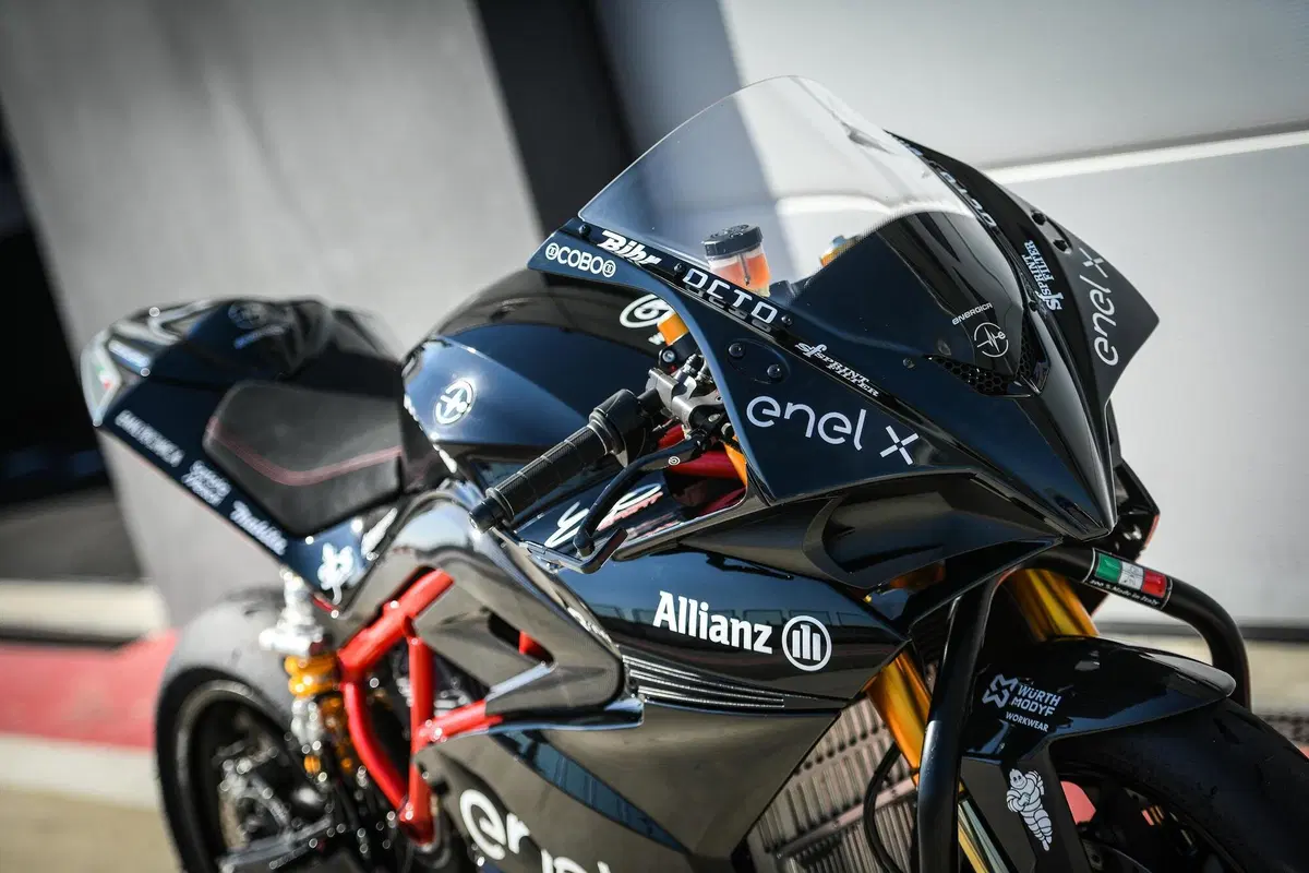 Energica Ego Kit Corsa Clienti: la MotoE per (quasi) tutti (23)