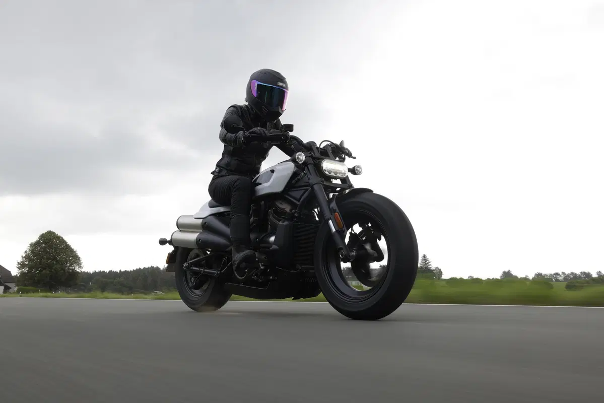 Harley-Davidson Sportster S: "You say you want a revolution!"