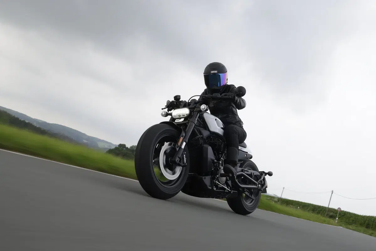 Harley-Davidson Sportster S: "You say you want a revolution!" (3)