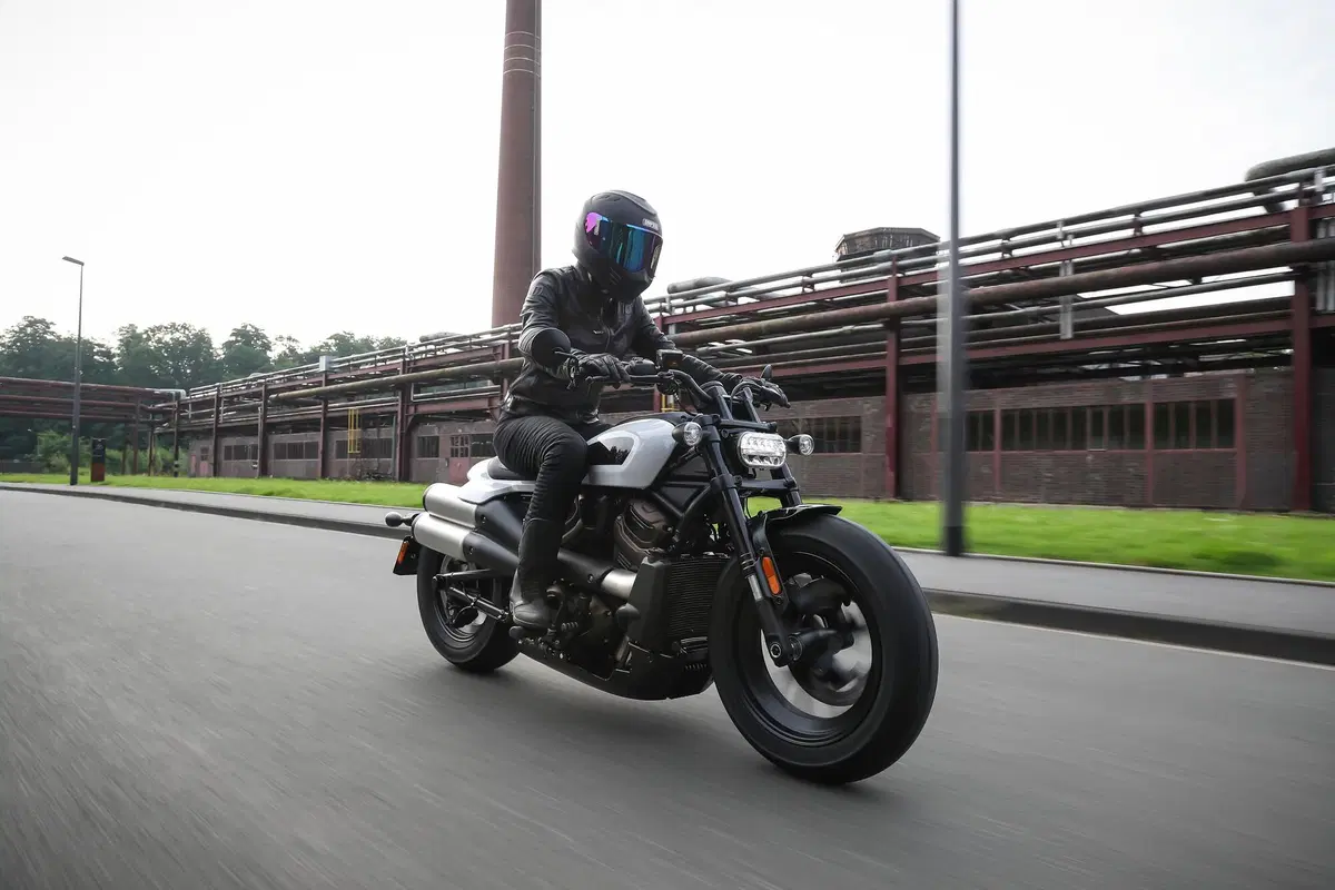 Harley-Davidson Sportster S: "You say you want a revolution!" (5)