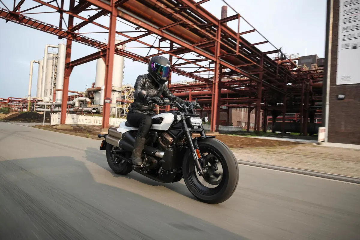 Harley-Davidson Sportster S: "You say you want a revolution!" (8)