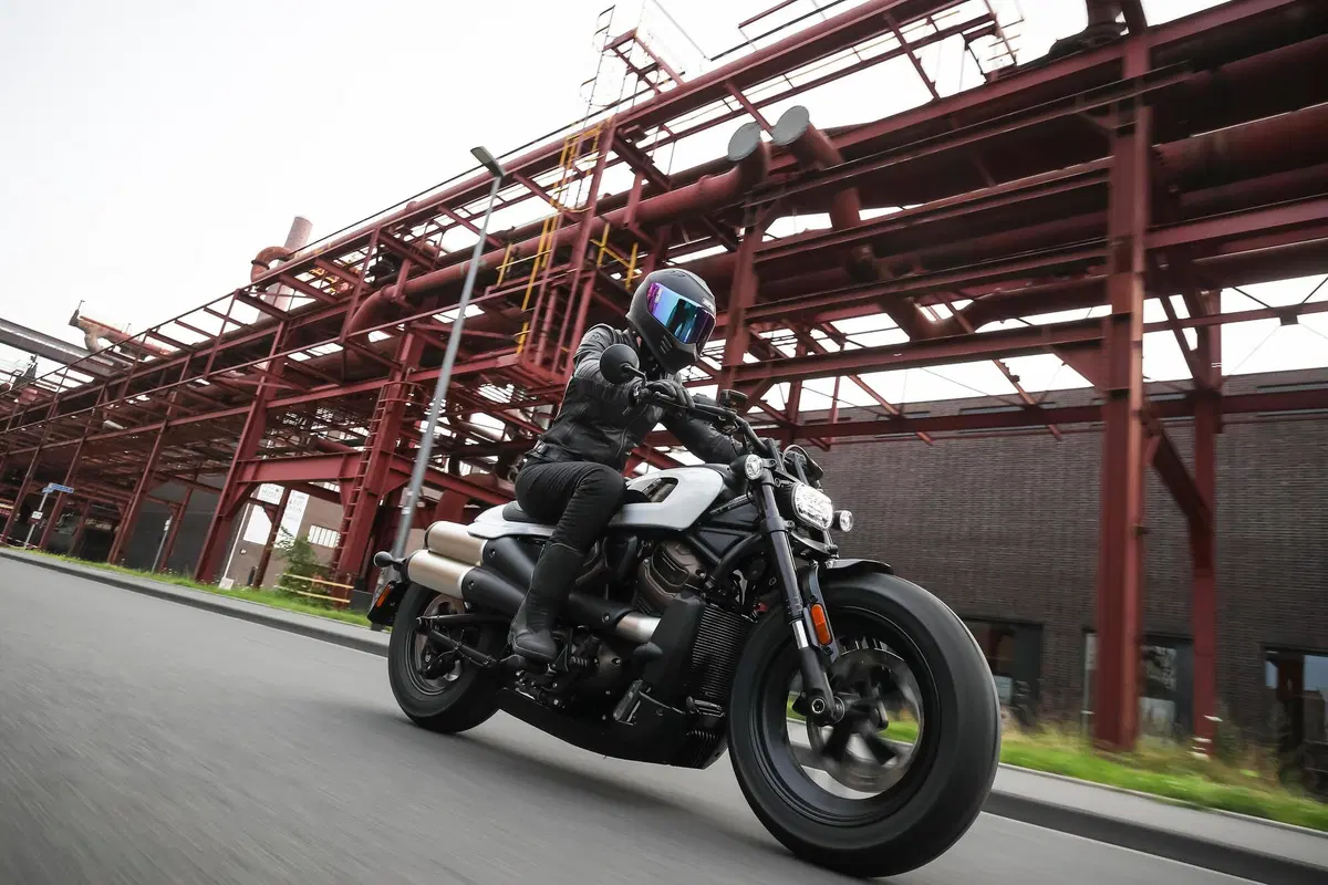Harley-Davidson Sportster S: "You say you want a revolution!" (12)