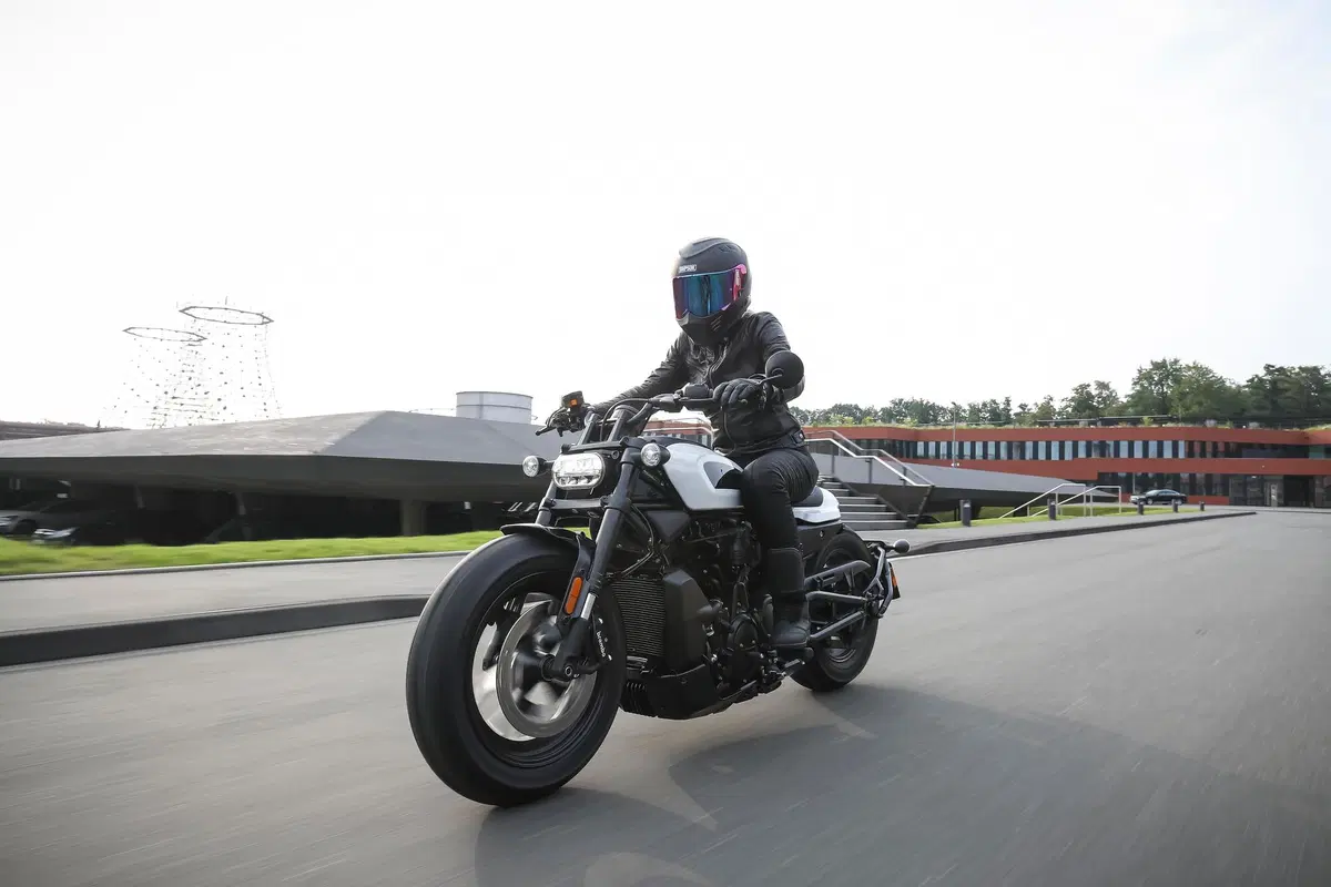 Harley-Davidson Sportster S: "You say you want a revolution!" (16)