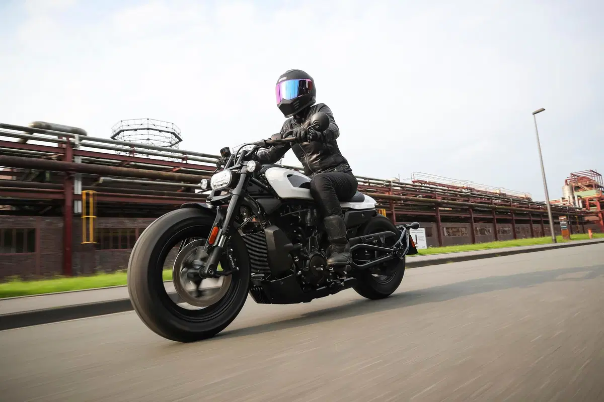 Harley-Davidson Sportster S: "You say you want a revolution!" (20)