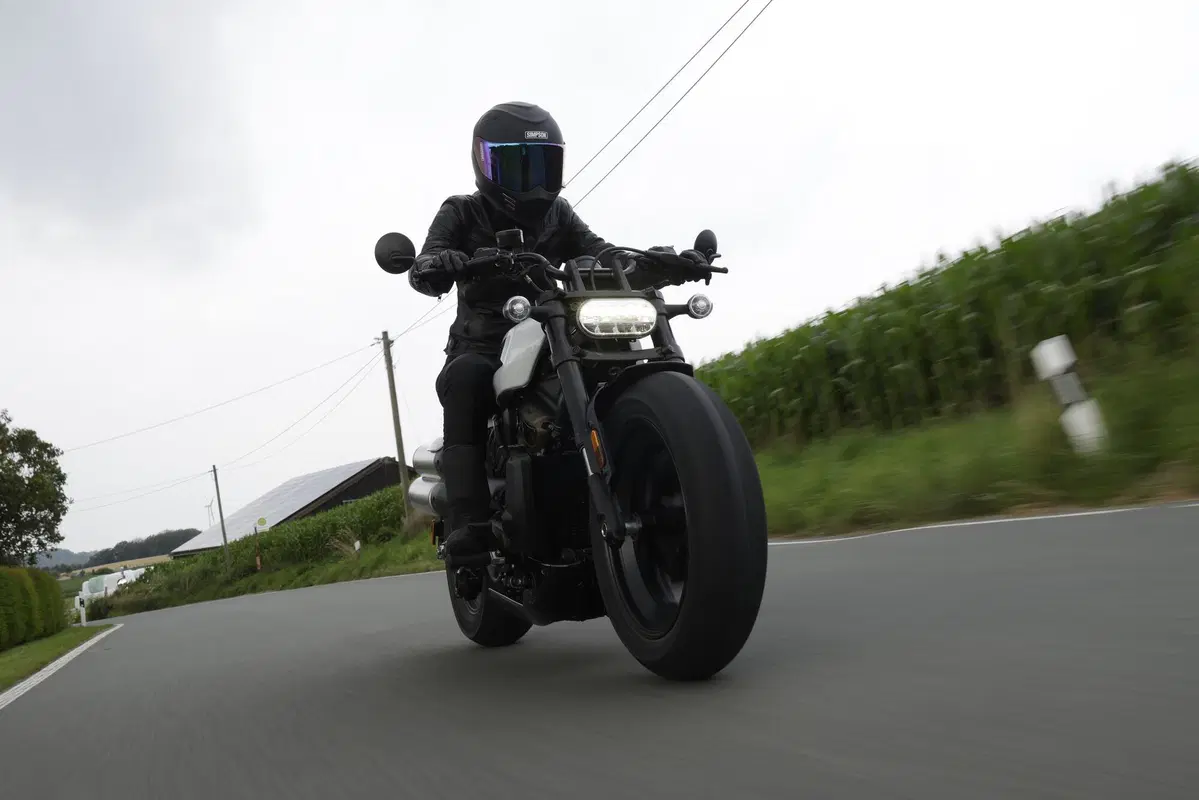 Harley-Davidson Sportster S: "You say you want a revolution!" (19)