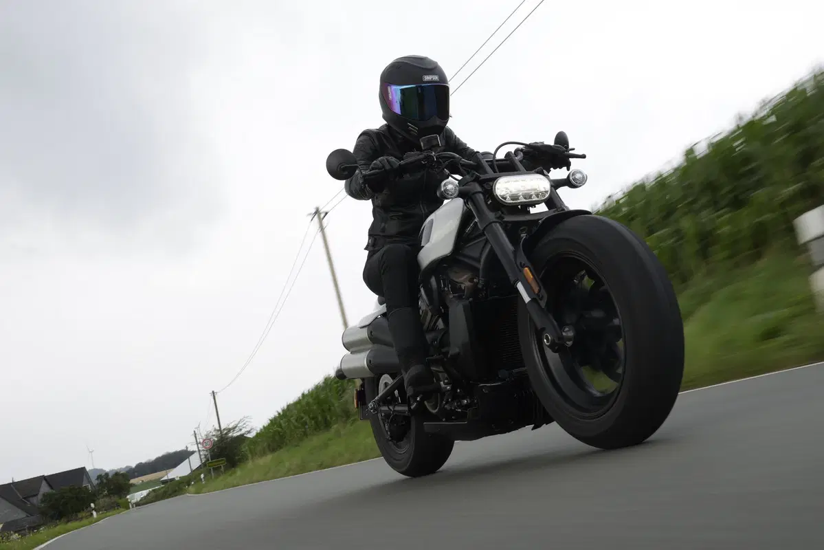 Harley-Davidson Sportster S: "You say you want a revolution!" (15)