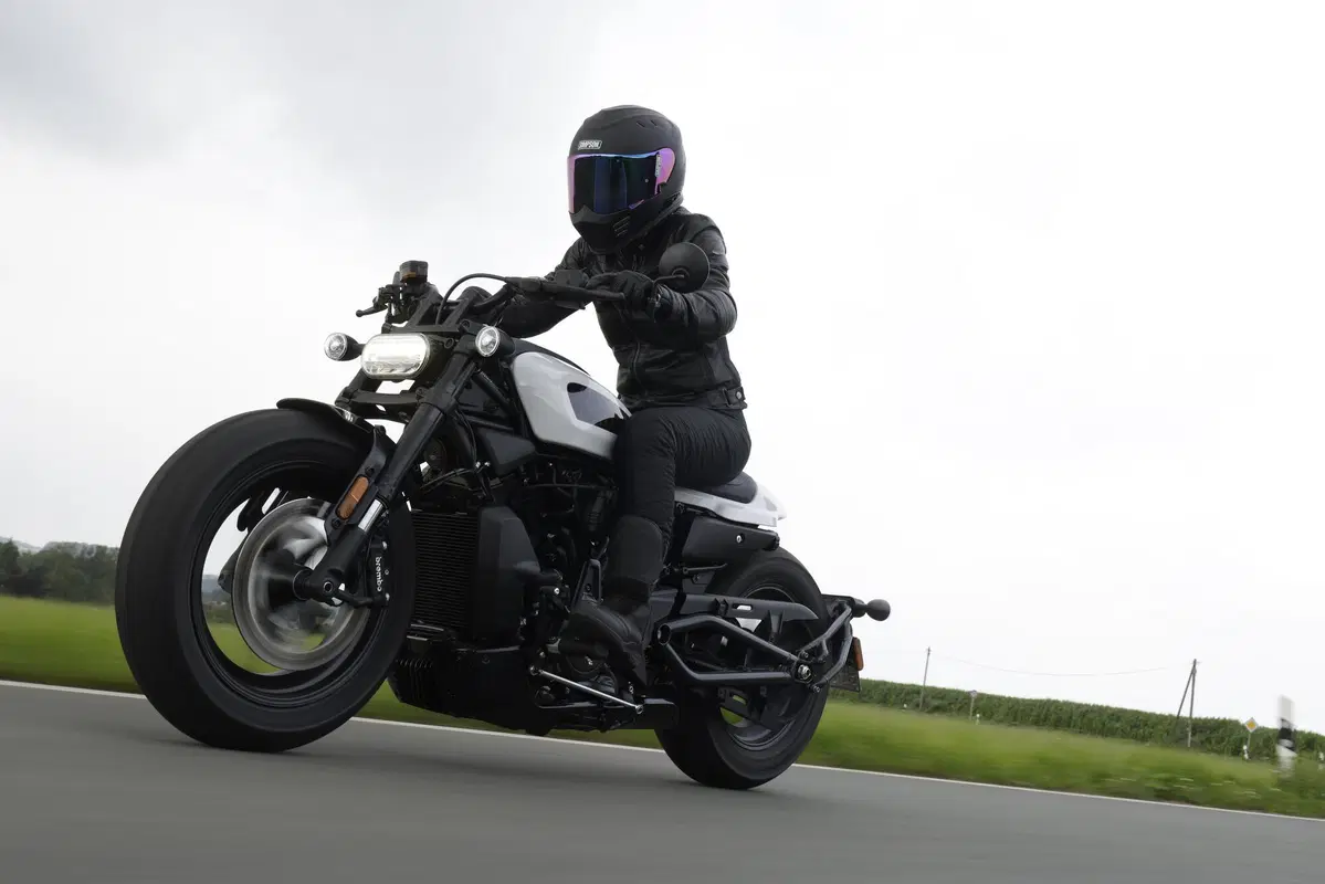 Harley-Davidson Sportster S: "You say you want a revolution!" (10)