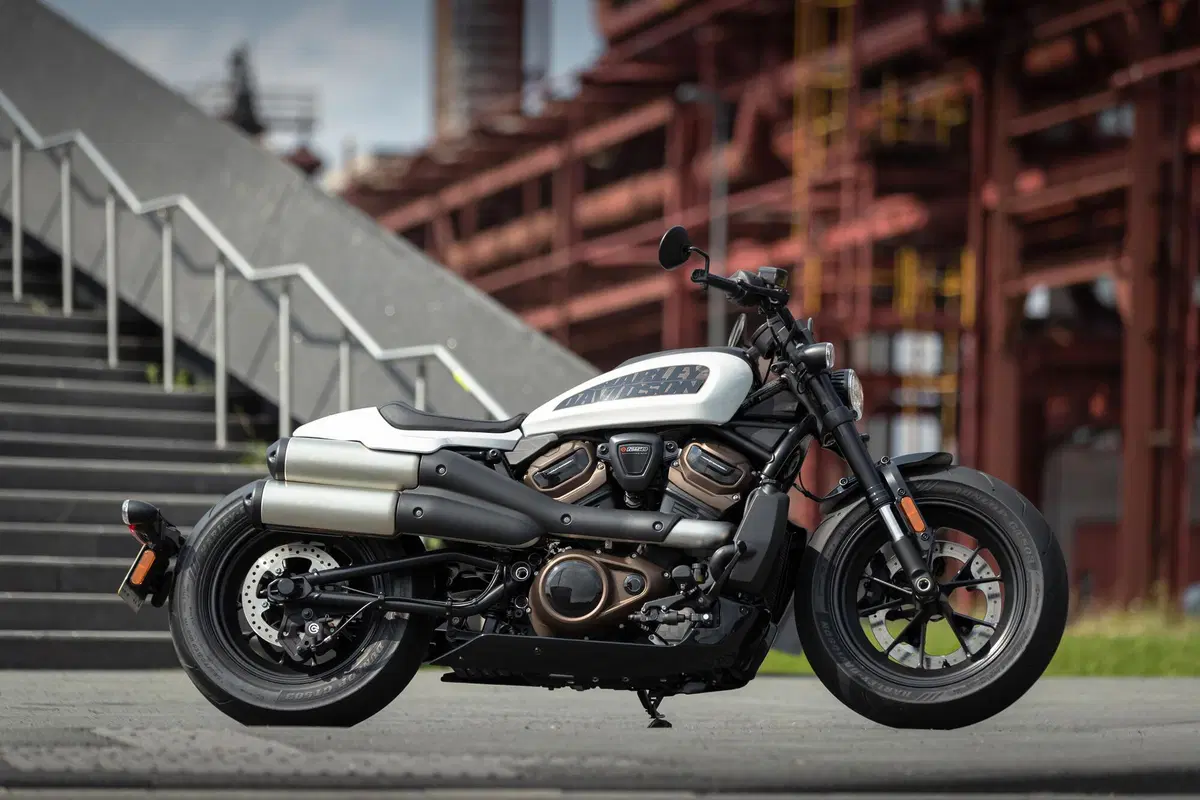 Harley-Davidson Sportster S: "You say you want a revolution!" (24)