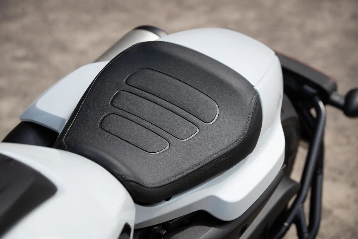 Harley-Davidson Sportster S: "You say you want a revolution!" (39)