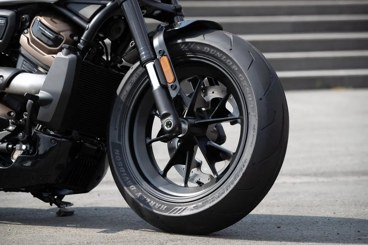 Harley-Davidson Sportster S: "You say you want a revolution!" (48)