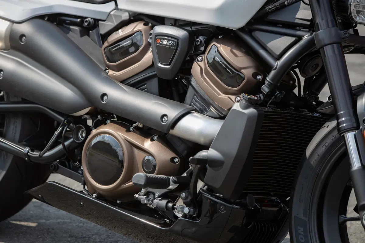 Harley-Davidson Sportster S: "You say you want a revolution!" (50)