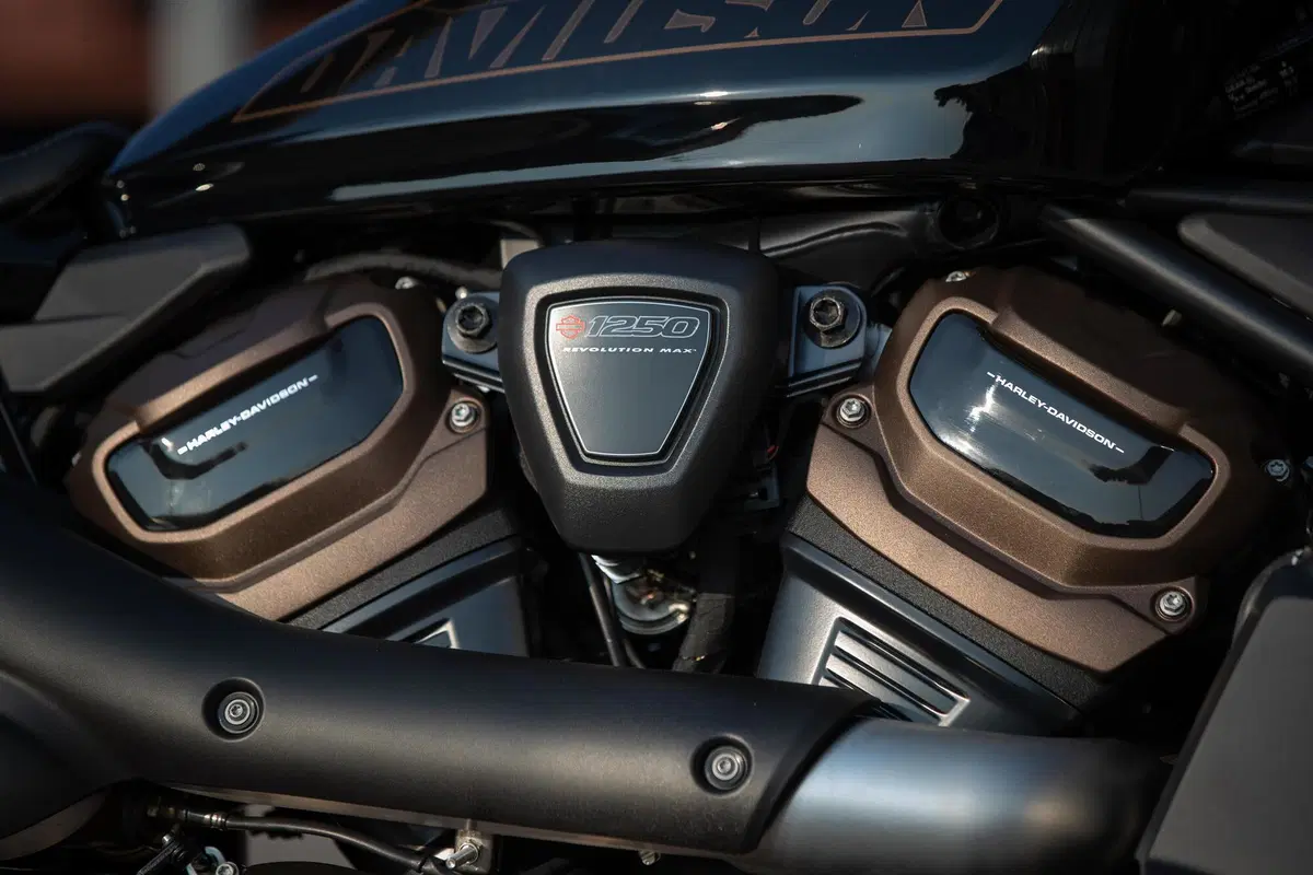Harley-Davidson Sportster S: "You say you want a revolution!" (51)