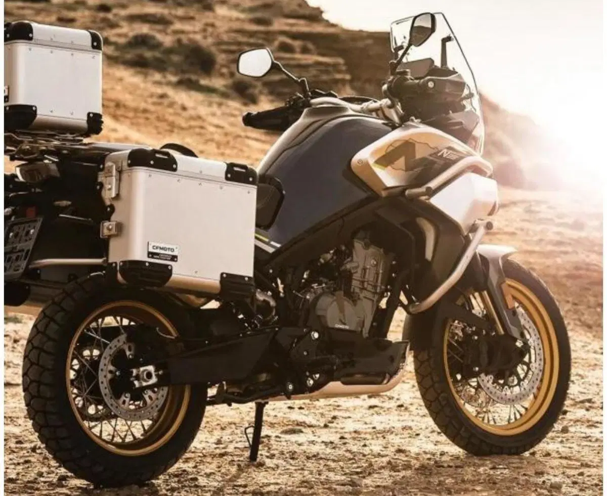 CFMoto 800MT. L'Adventure, con motore KTM, svelata con foto e dati (8)