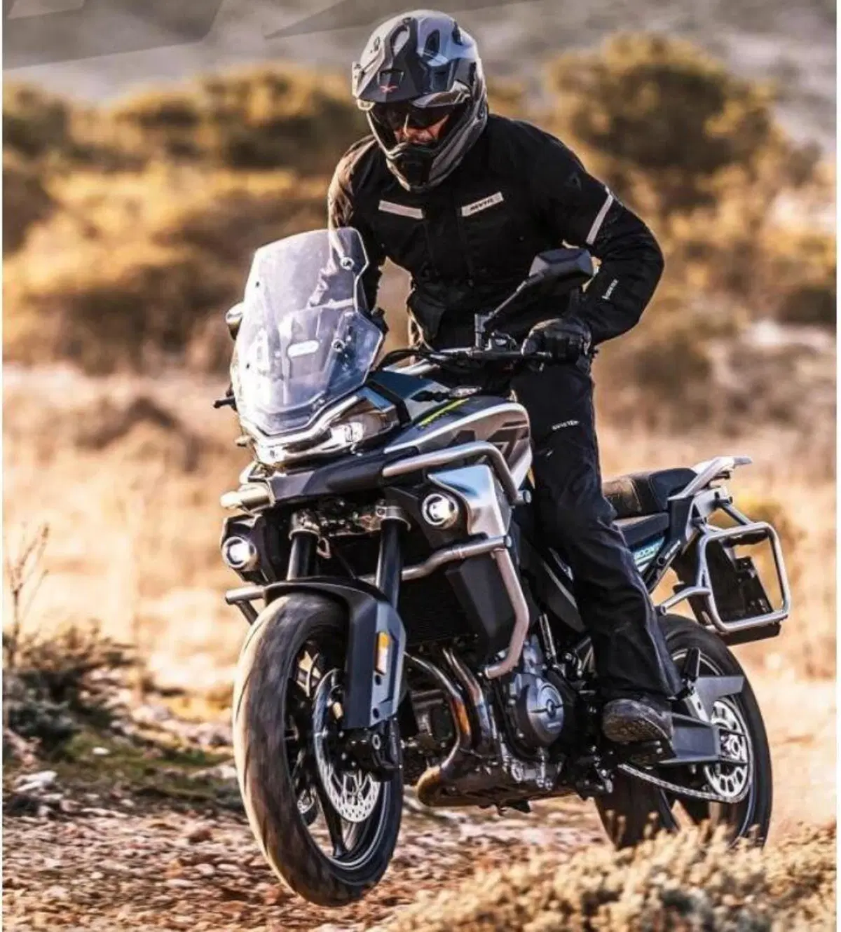 CFMoto 800MT. L'Adventure, con motore KTM, svelata con foto e dati (11)