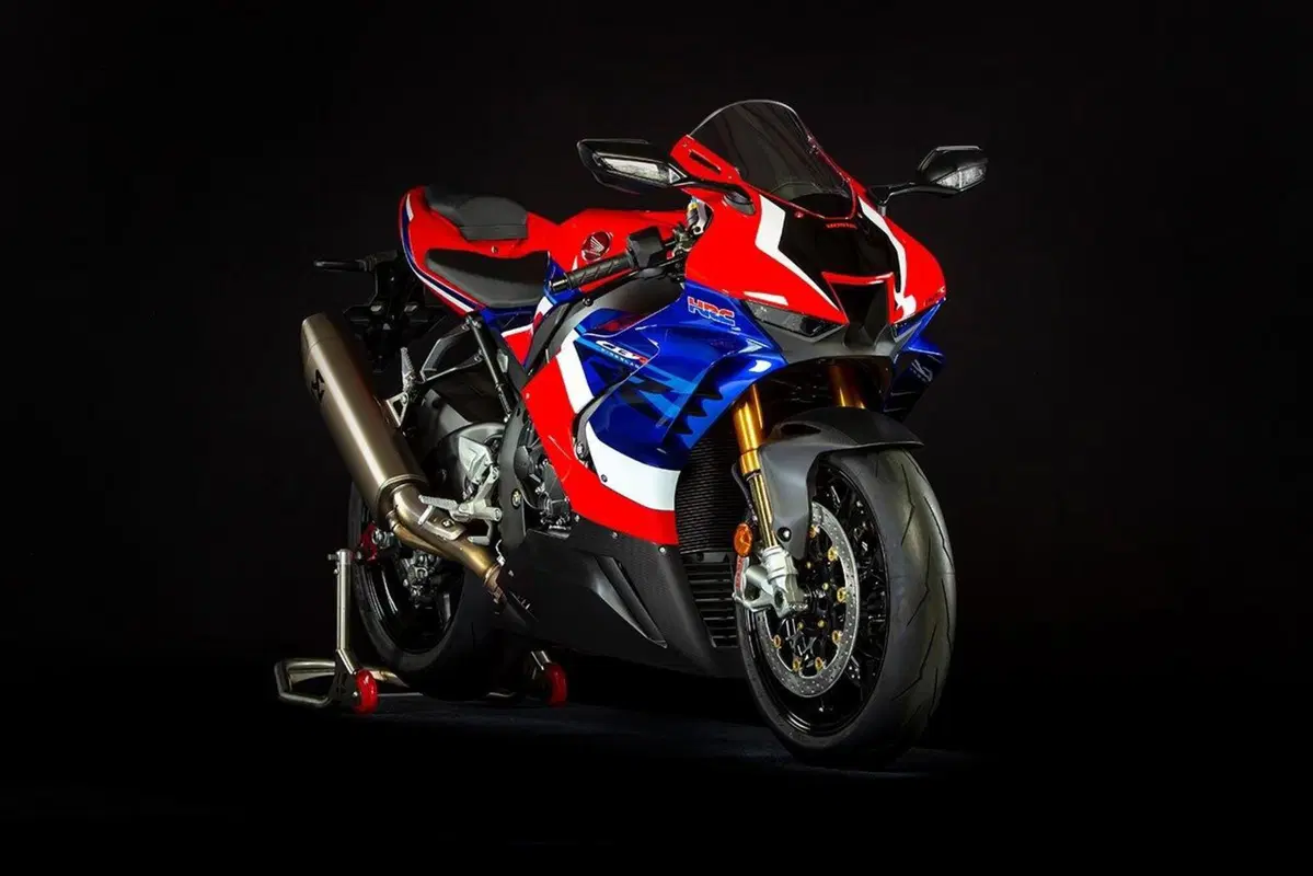 Honda: la CBR 1000RR-R Fireblade SP sfida la BSB (7)