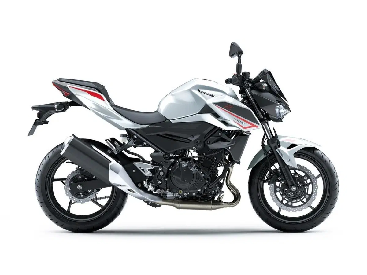 Le Kawasaki Ninja 400 e Z400 m.y. 2022 presentate in Giappone