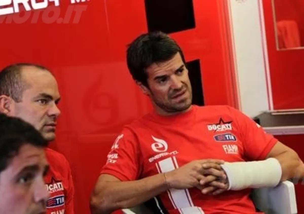 Operazione all'anca per Carlos Checa, per lui campionato finito&nbsp;o addio alle corse?