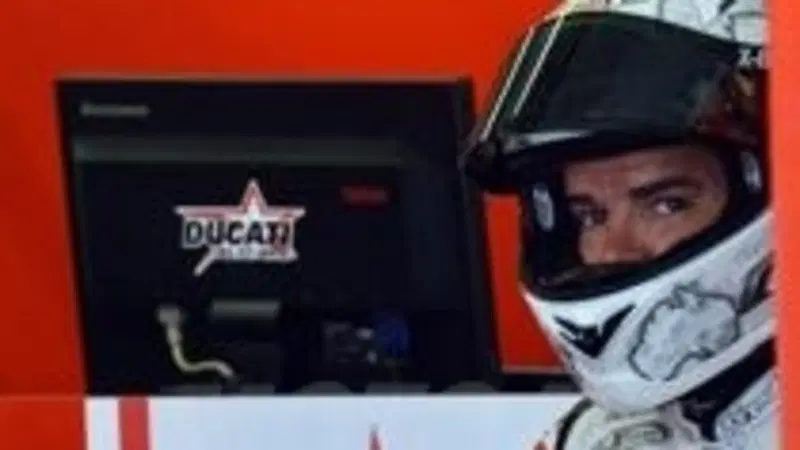 Operazione all'anca per Carlos Checa, per lui campionato finito&nbsp;o addio alle corse?