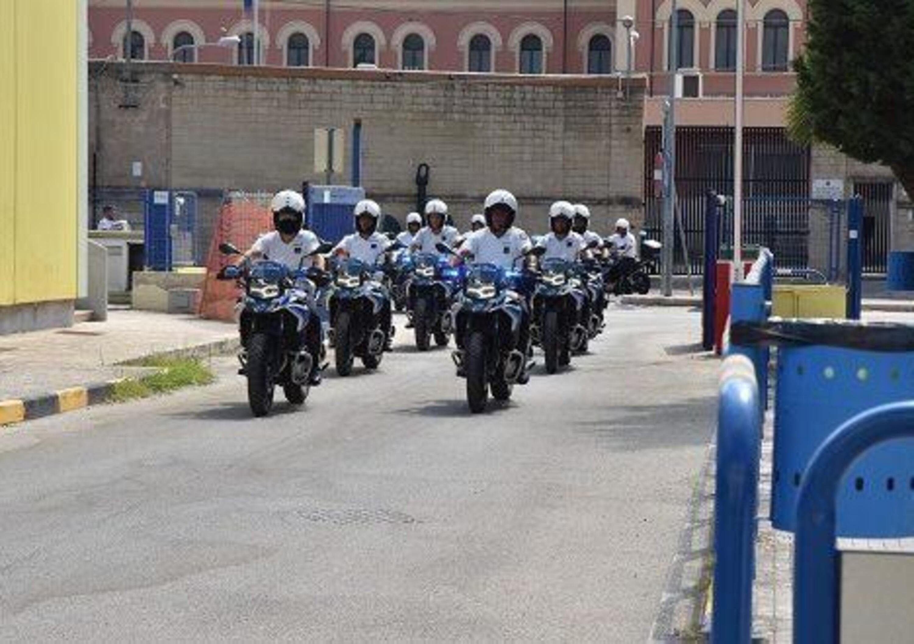 Taranto, consegnate 11 nuove BMW F 750 GS alla polizia locale