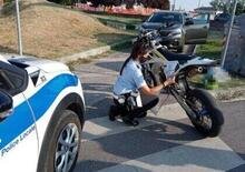 Ferrara: passeggero in moto senza casco, centauro multato
