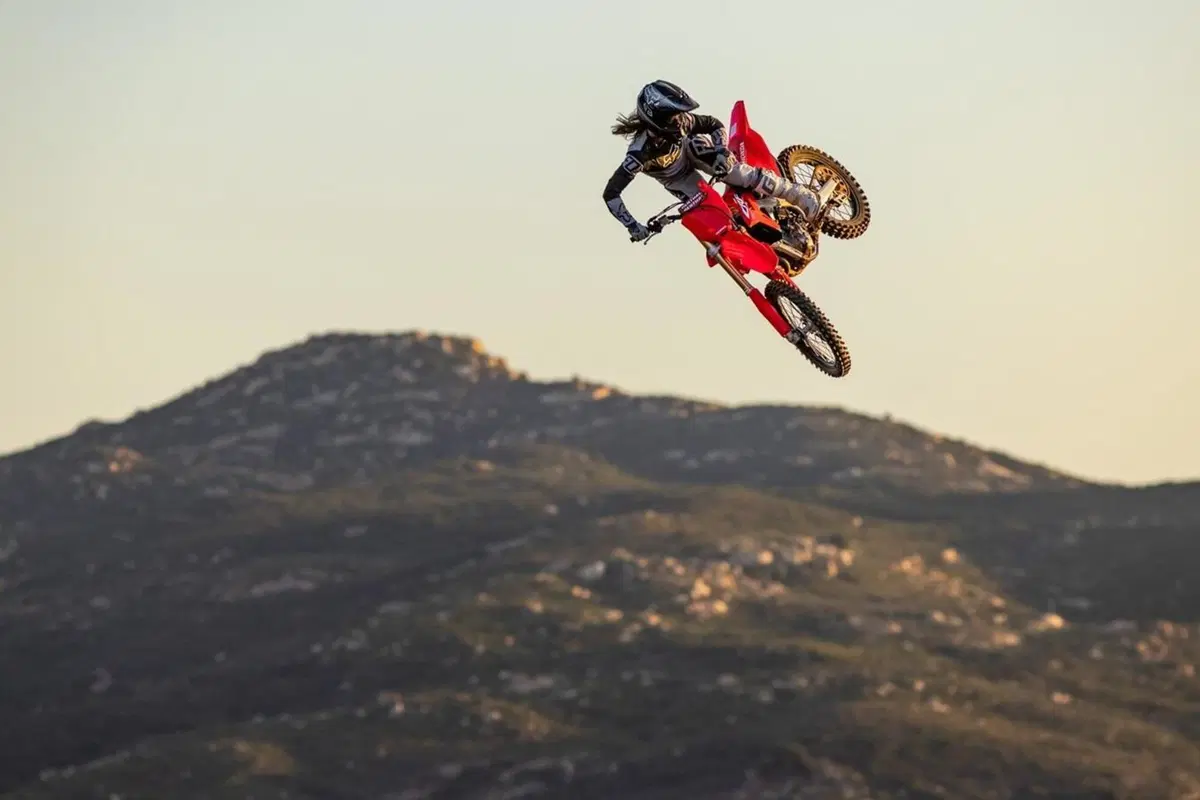 Honda CRF250R: ecco la 2022. Foto e dati (4)