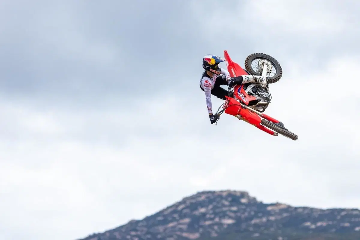 Honda CRF250R: ecco la 2022. Foto e dati (8)