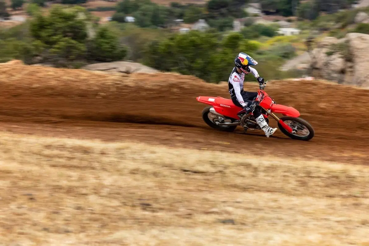 Honda CRF250R: ecco la 2022. Foto e dati (5)