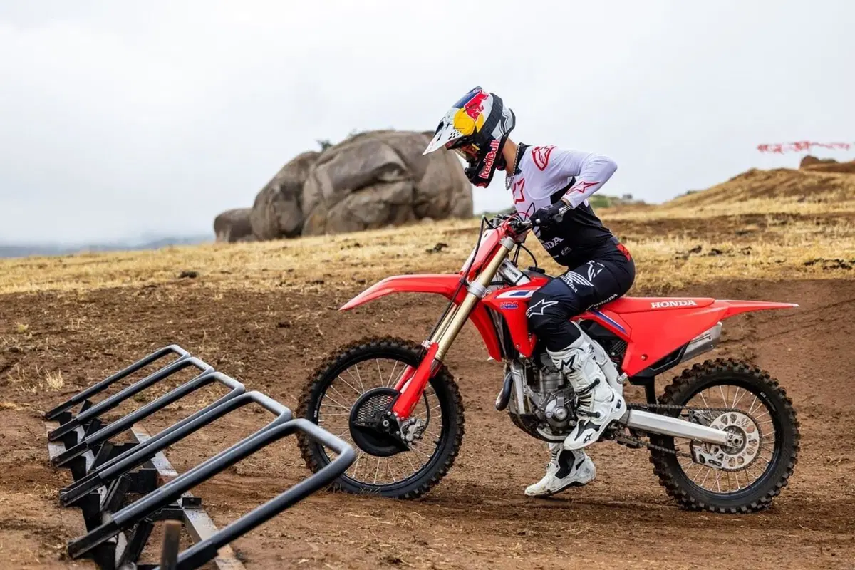 Honda CRF250R: ecco la 2022. Foto e dati