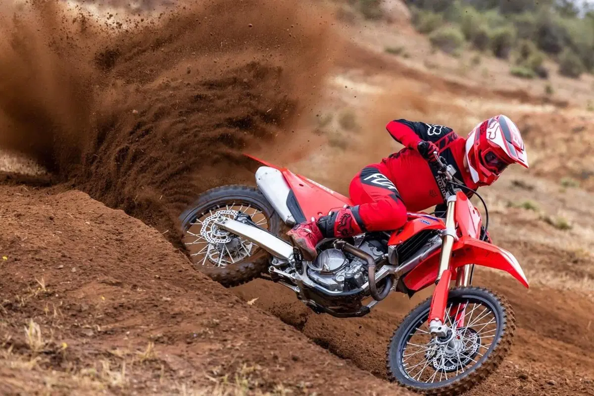 Honda CRF250R: ecco la 2022. Foto e dati (9)
