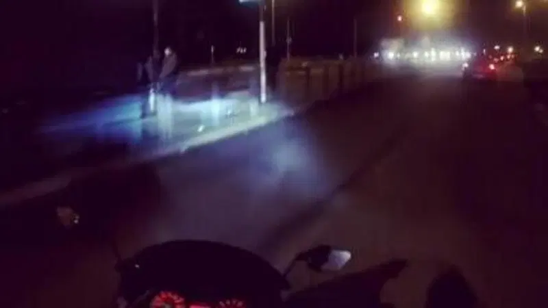 T-Max fail: il T-Maxista che impennava nella notte [VIDEO CRASH]