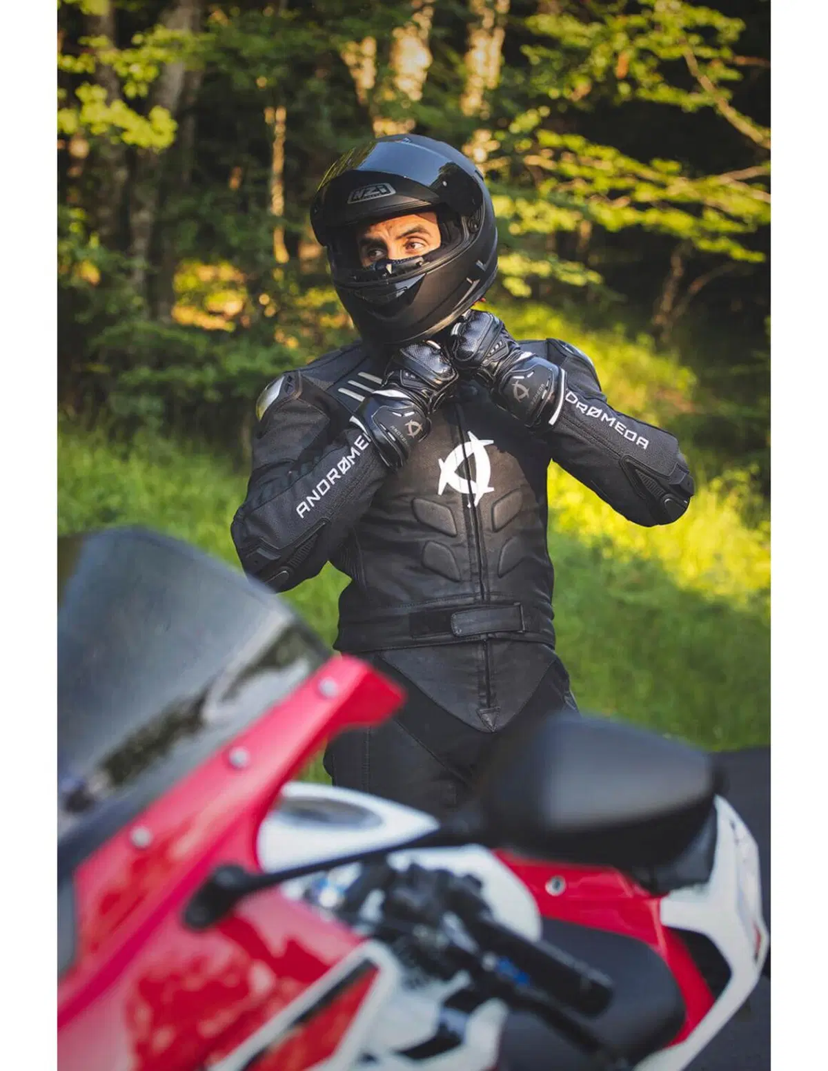 Andromeda Moto presenta la tuta da pista vegana (4)