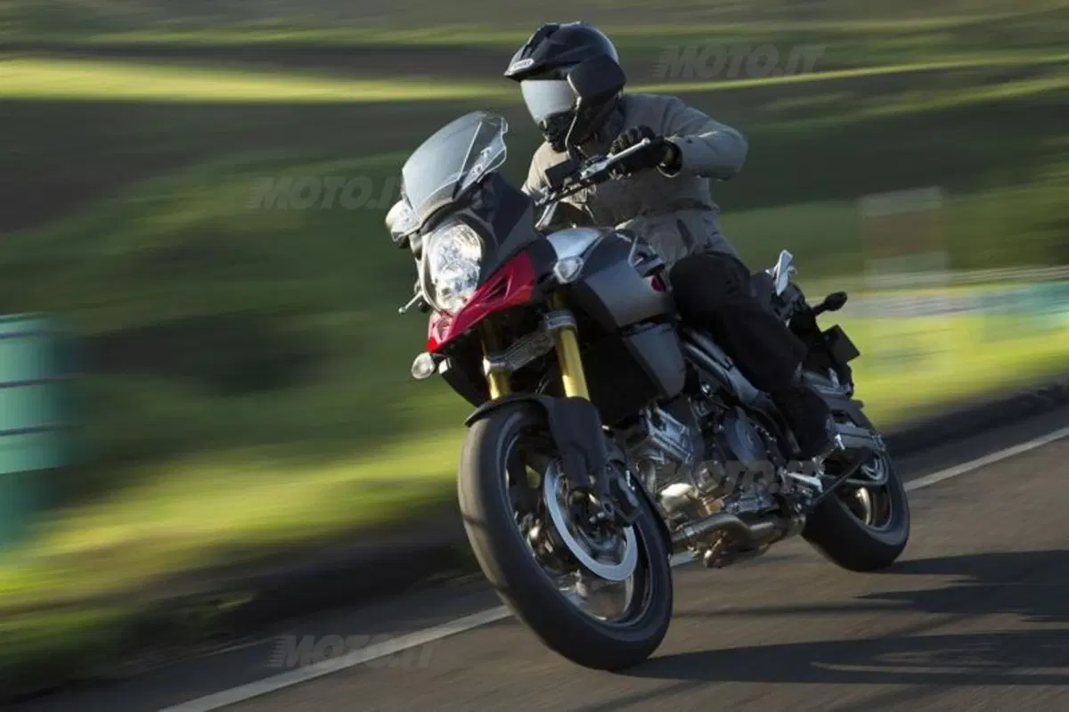 Suzuki V-Strom 1000 ABS 2014: le prime immagini su strada (2)