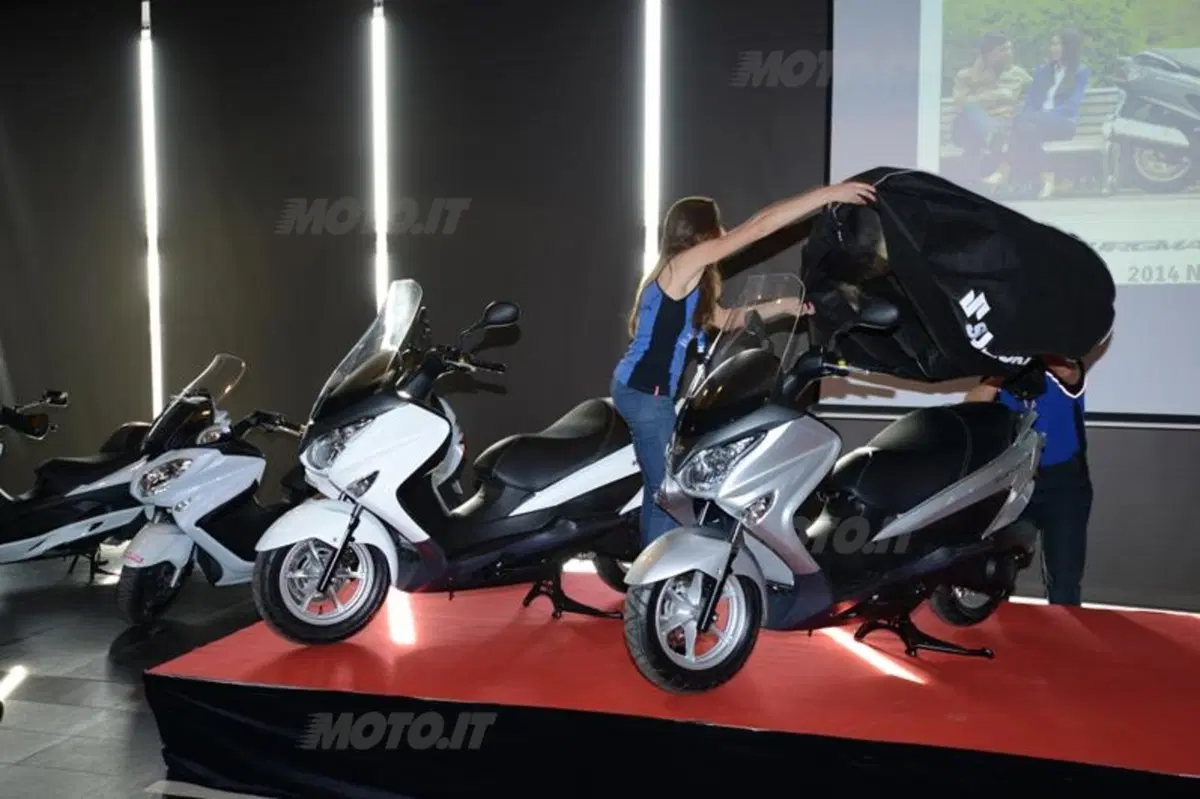 Suzuki Burgman 125 e 200 ABS 2014 (3)