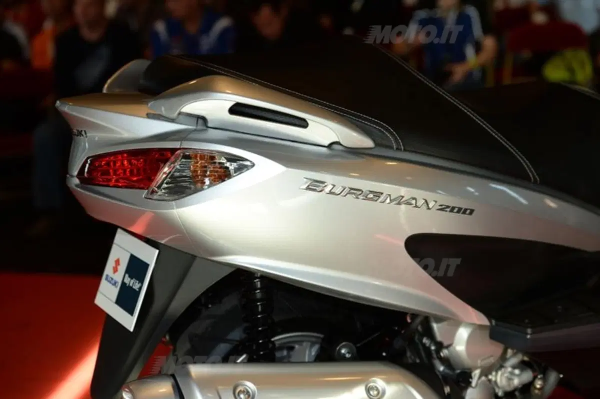 Suzuki Burgman 125 e 200 ABS 2014 (7)