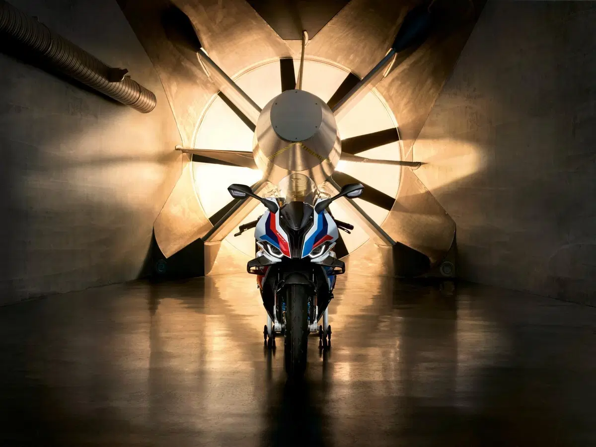 BMW M1000 RR: M maiuscola!
