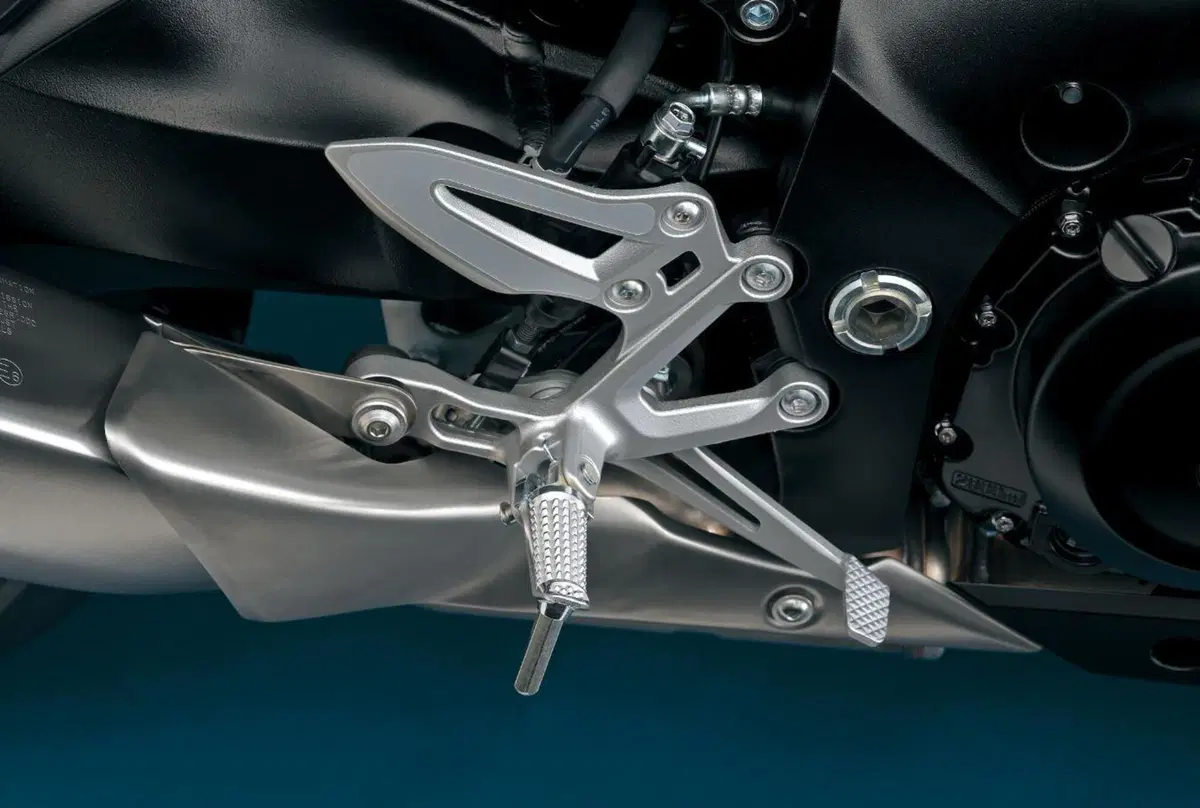 Suzuki GSX-S950, ecco il prezzo. Promozione di lancio (15)