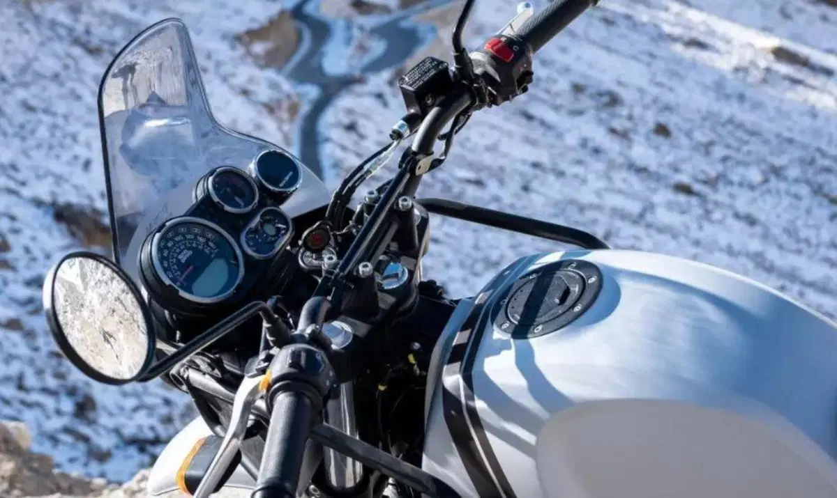 Royal Enfield Himalayan 2021. Ecco come cambia (4)