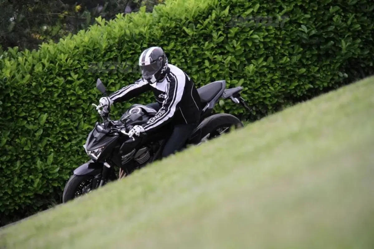 Kawasaki Z800e ABS (12)