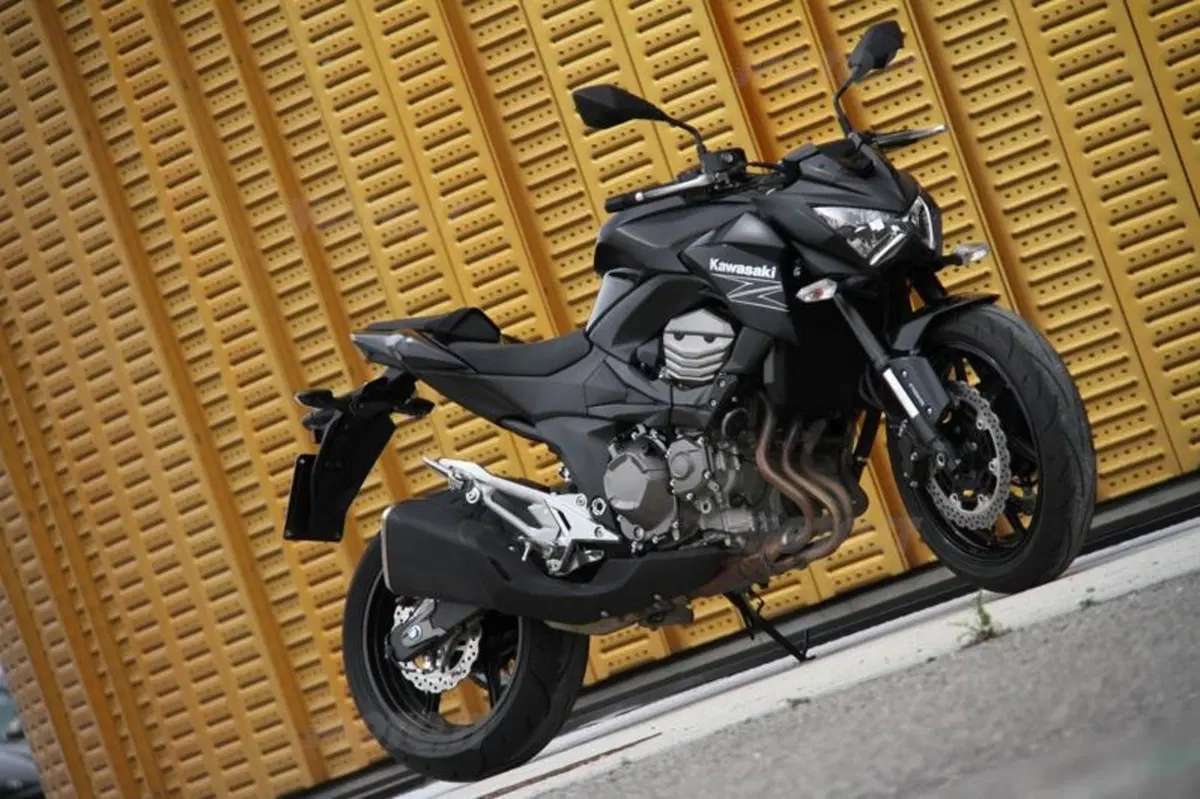 Kawasaki Z800e ABS (13)