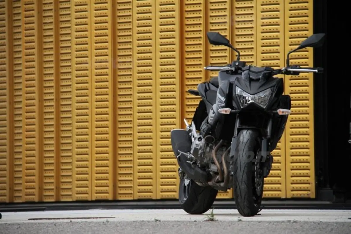 Kawasaki Z800e ABS (14)