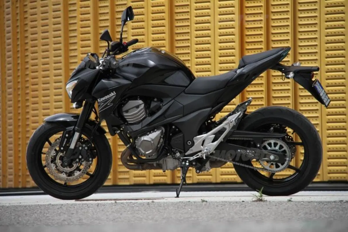 Kawasaki Z800e ABS (16)