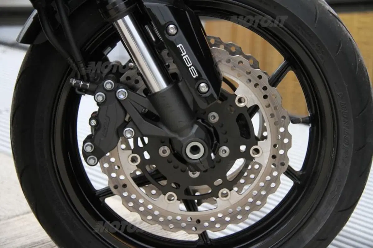 Kawasaki Z800e ABS (19)