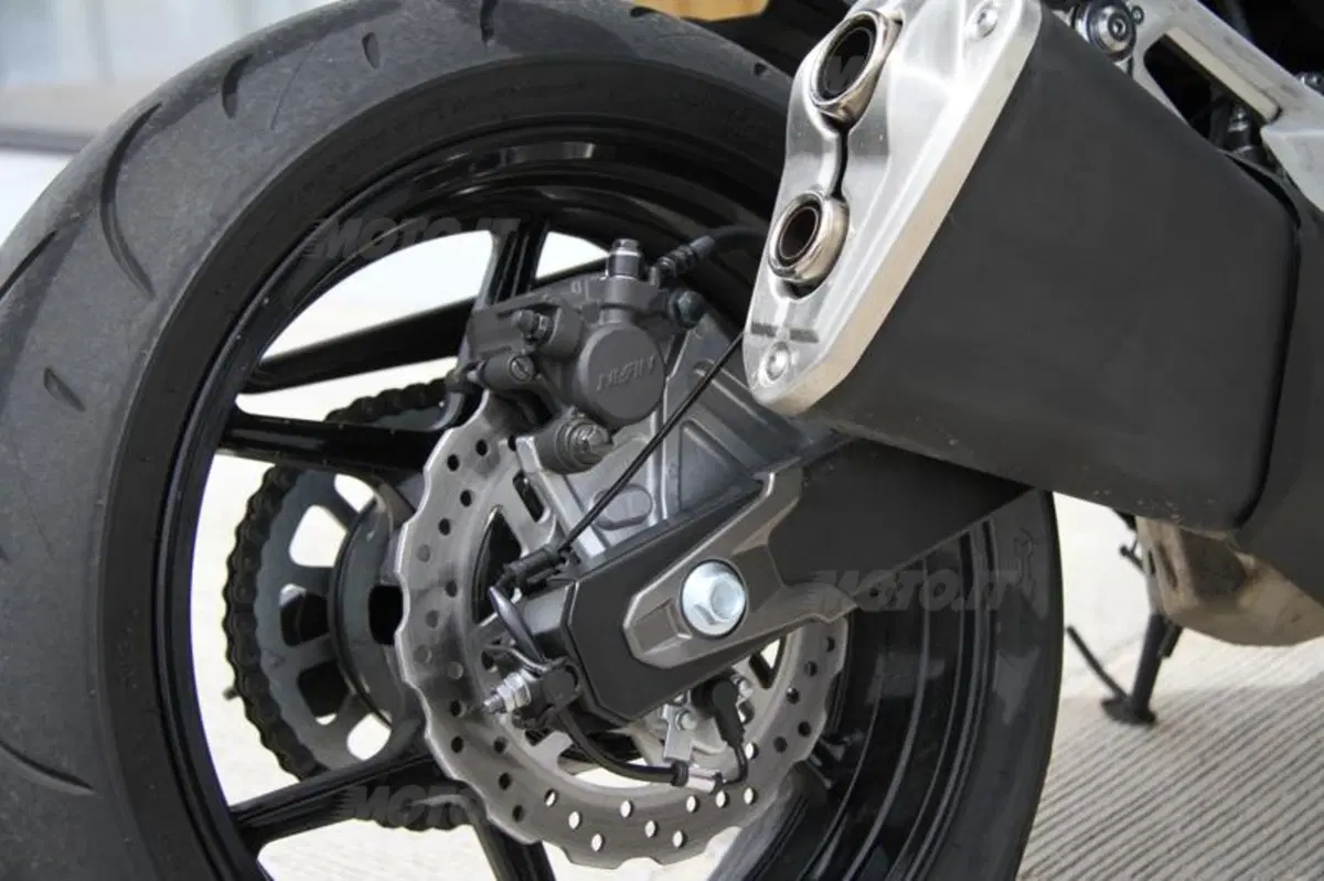Kawasaki Z800e ABS (21)