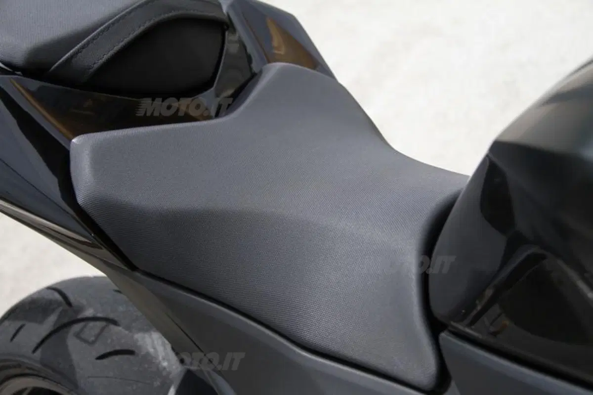 Kawasaki Z800e ABS (27)
