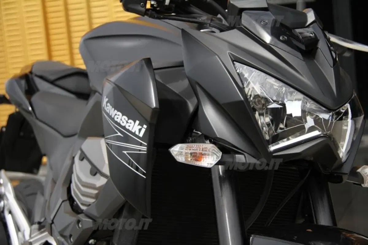 Kawasaki Z800e ABS (31)